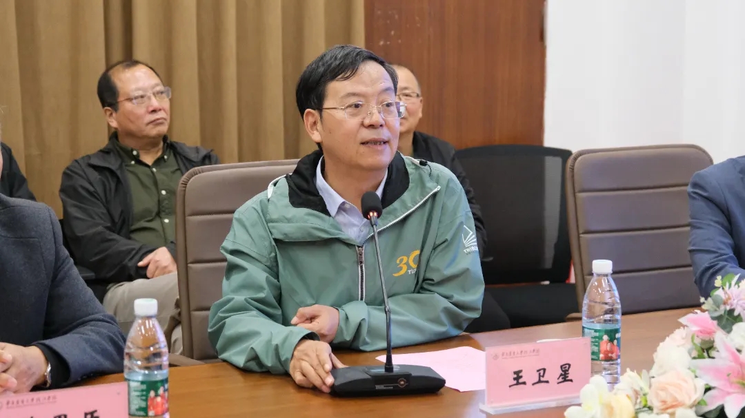 華珠舉行人工智能學院科技小院揭牌儀式3.jpg 華珠舉行人工智能學院科技小院揭牌儀式3.jpg