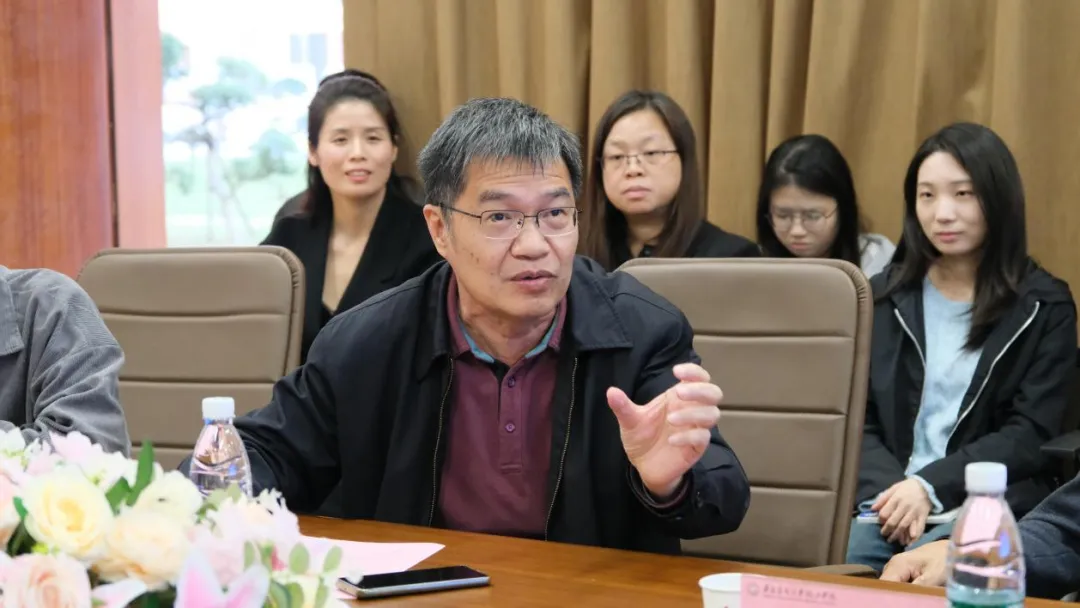 華珠舉行人工智能學院科技小院揭牌儀式5.png 華珠舉行人工智能學院科技小院揭牌儀式5.png